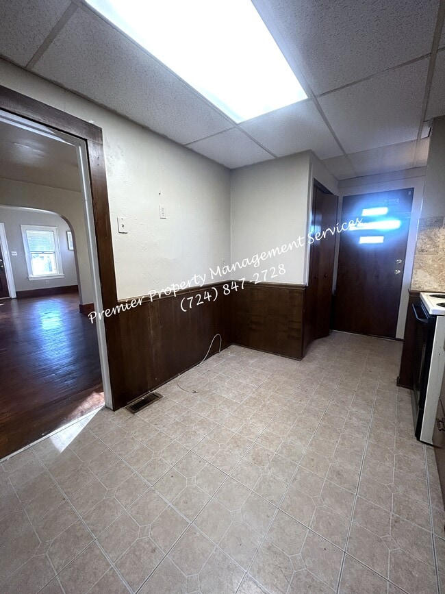 Building Photo - 979 King St