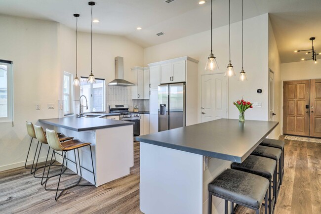 Building Photo - 44065 Dalea Ct