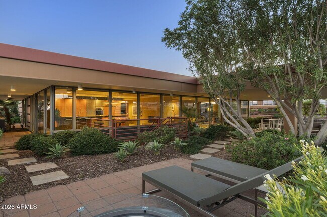 Building Photo - 7167 E Rancho Vista Dr