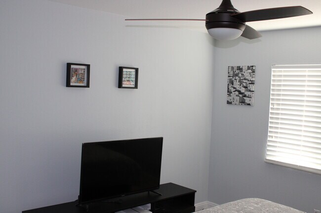 Master Bed - 7736 Allerton Ave