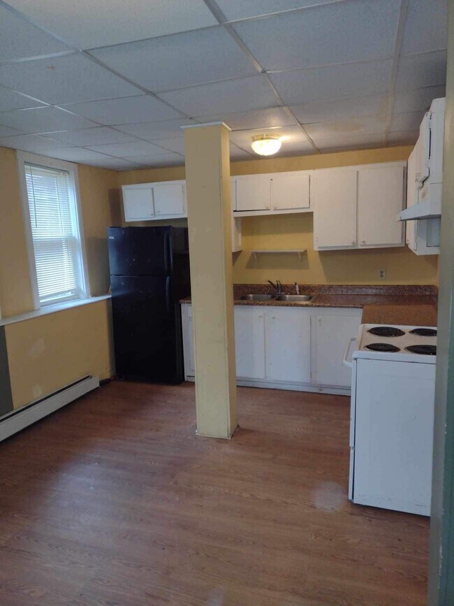 Primary Photo - 154 Court St