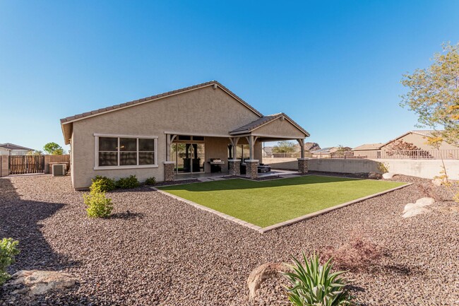 Building Photo - Your dream entertainer's home is here!