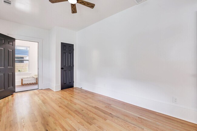 Back bedroom - 614 E 40th St