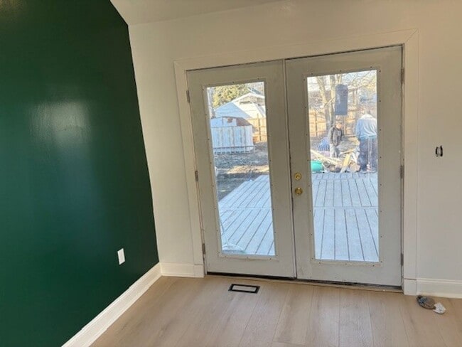 Building Photo - Step into modern luxury right here in Bloo...