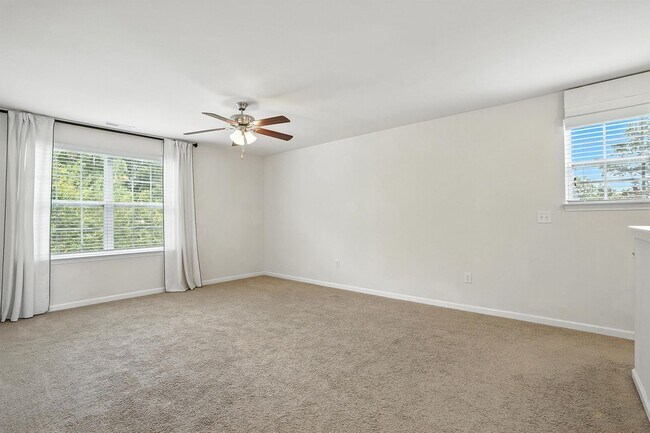 Building Photo - AVAILABLE NOW! GREAT HOME IN GARNER, NC.