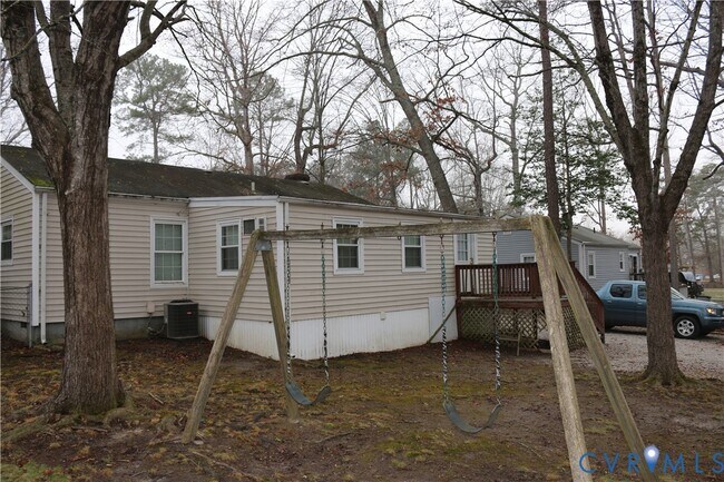 Building Photo - 9906 Family Ln