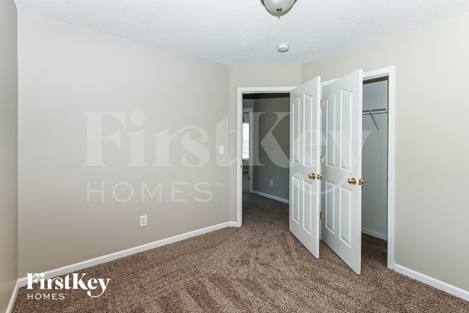 Building Photo - 8121 Chatham Oaks Dr