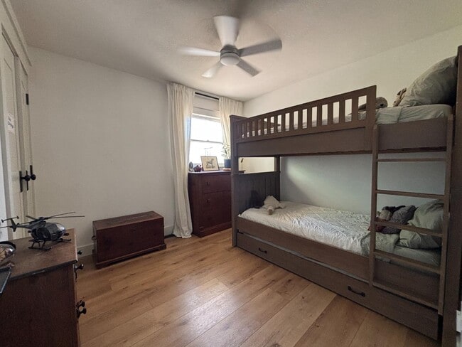 Building Photo - 830 Dehoff Dr