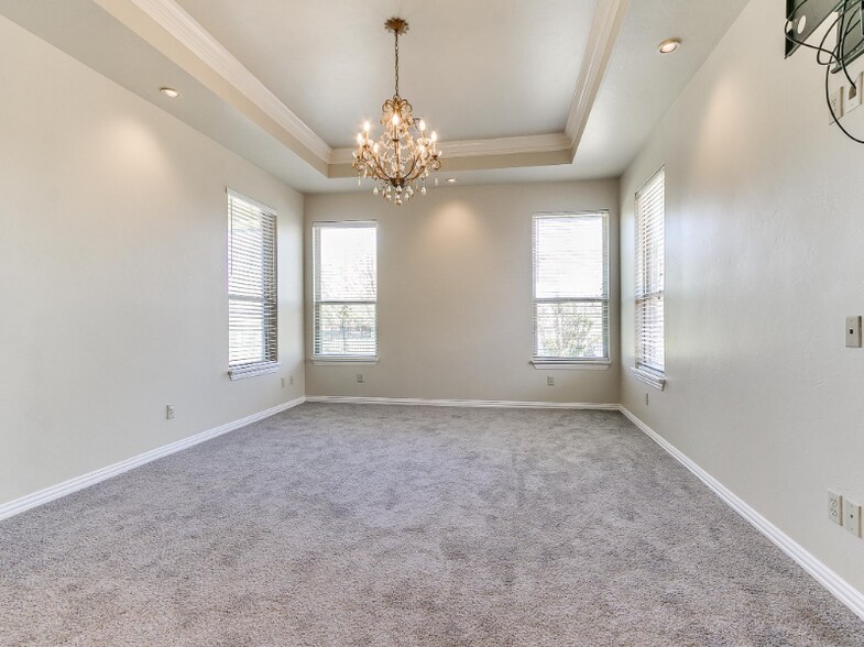 Building Photo - 2525 SE 13th St