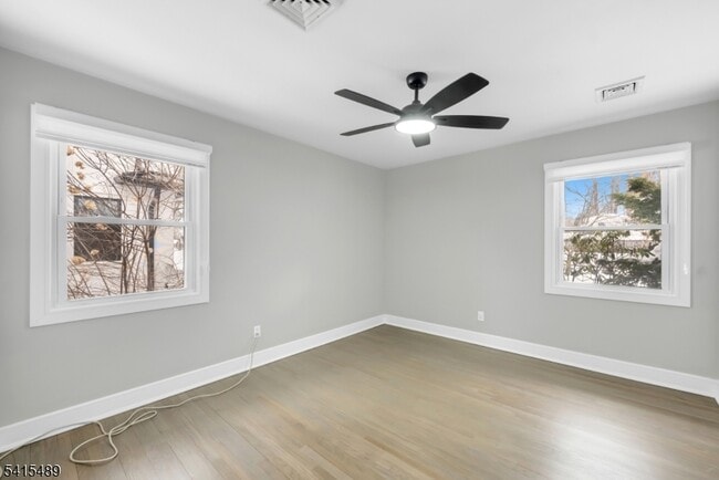 Building Photo - 475 Cedar Ln