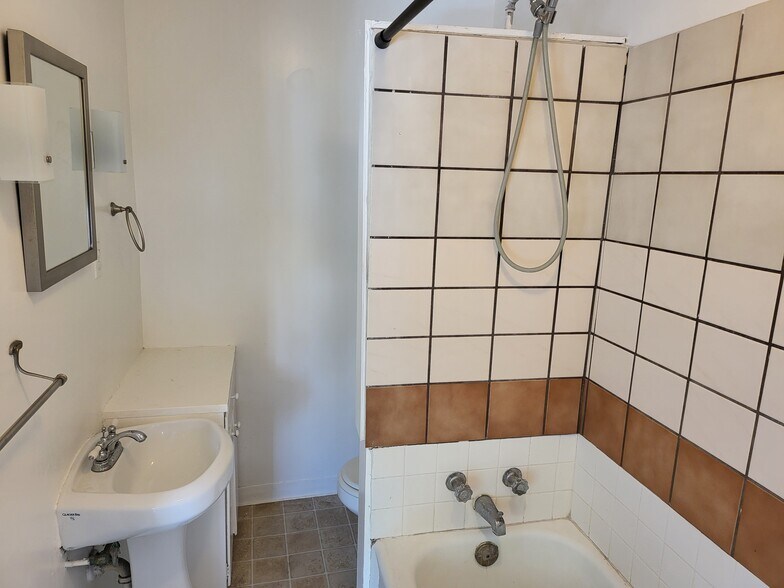 Bathroom - 1201 Manhattan Ave