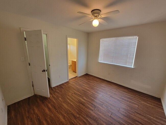 Building Photo - 843 Sagewood Trail