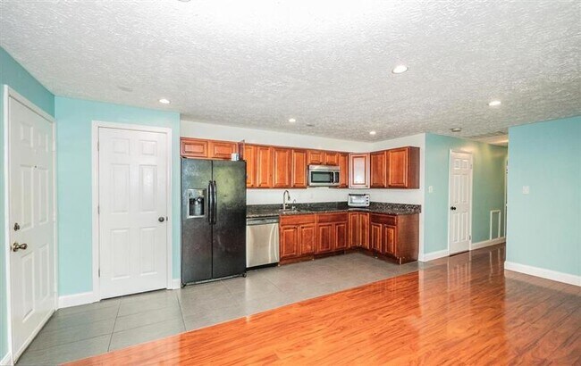 Building Photo - Very spacious beautiful 2bedroom Condo