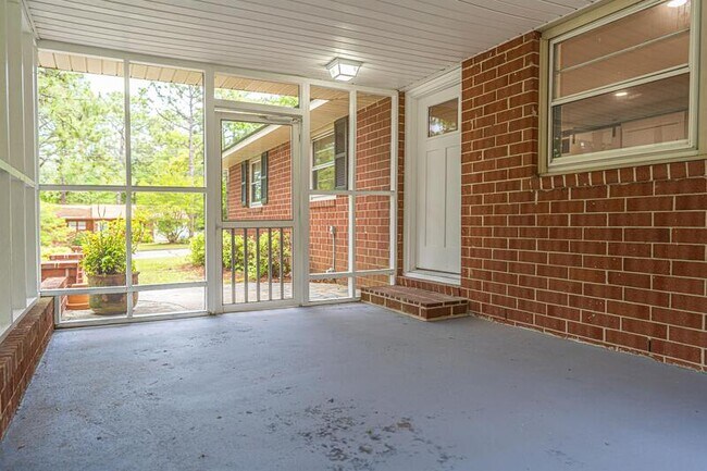 Building Photo - 440 W Maine Ave