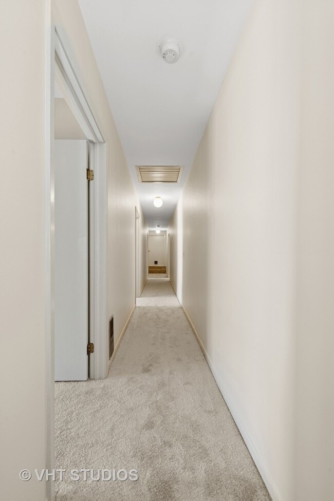 Building Photo - 5 Bellwood Dr