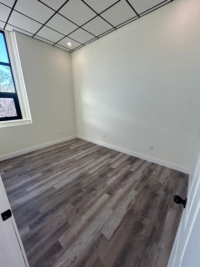 Building Photo - 67 Sand Creek Rd