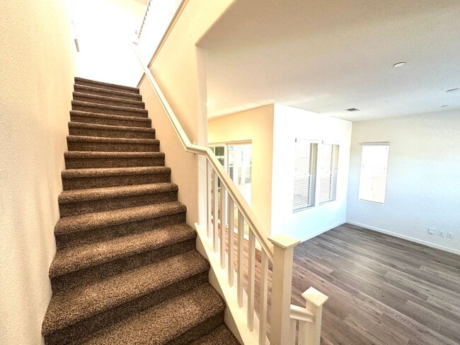 Building Photo - Natomas 3 Bedroom Home with a loft for rent!