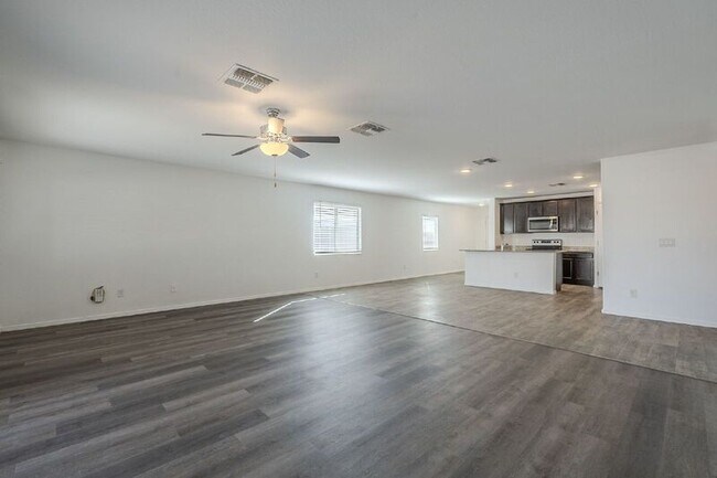 Building Photo - 1536 E Demain Dr