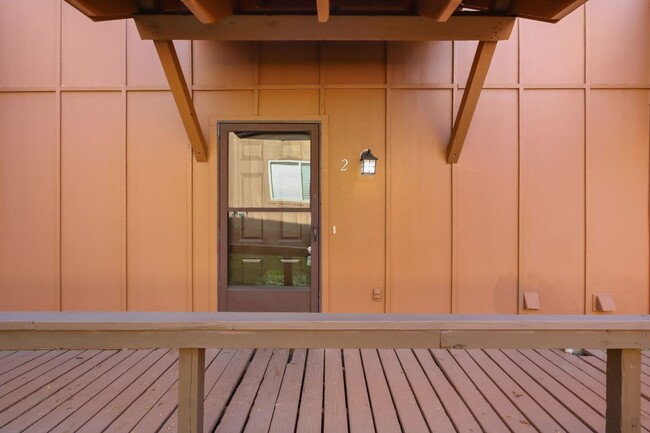 Building Photo - 3923 Old Oaks Dr