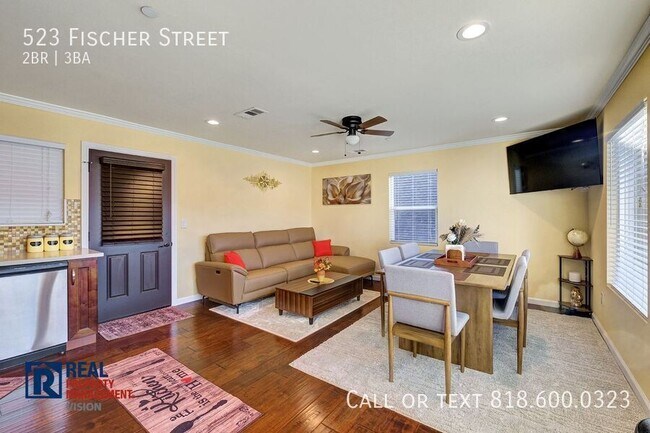 Building Photo - 523 Fischer St