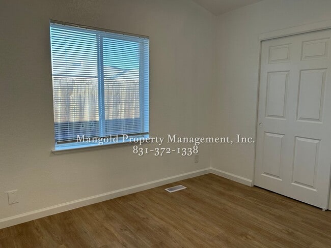 Building Photo - Spacious 3-Bedroom 2-Bath Home  with Fireplace, Fenced Yard, and Attached Garage