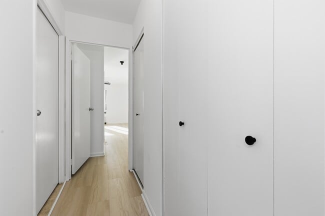 Building Photo - 100 W Broadway