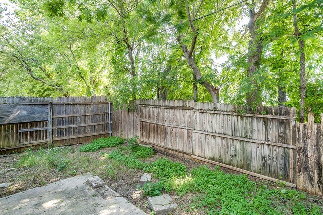Building Photo - One side of 2 story duplex available-  3 b...