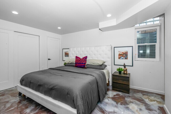 Building Photo - MCM Ranch : Modern 5BR Near Henry Ford & McLaren