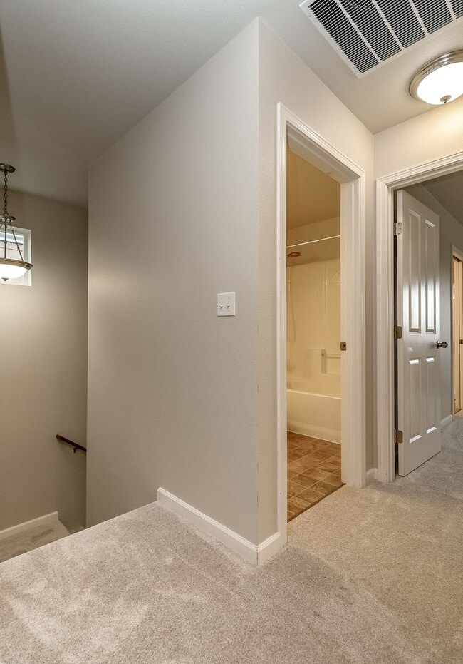 Building Photo - Beautiful Lacey Home with new paint and carpet in Popular Edgewater Community