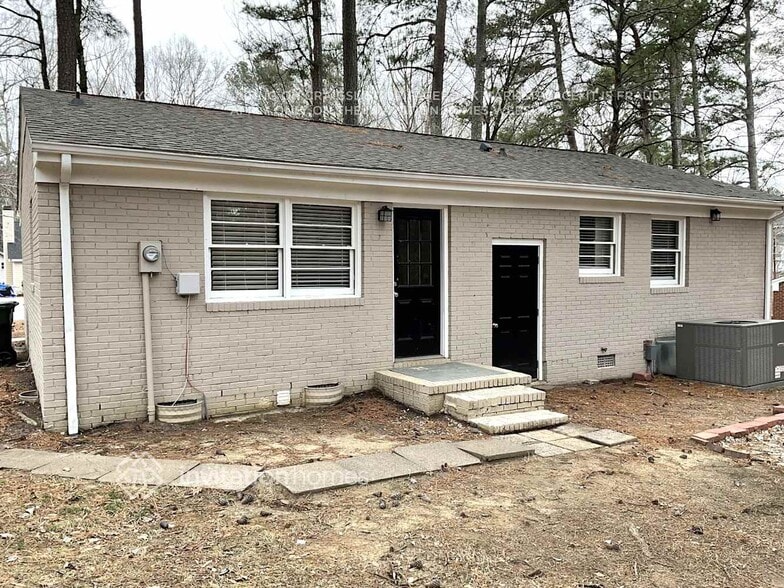 Building Photo - 1700 Woodland Rd