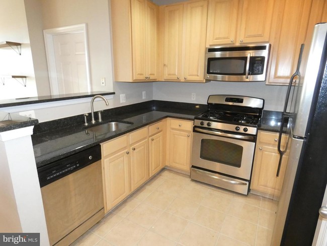 Building Photo - 2465 Army Navy Dr