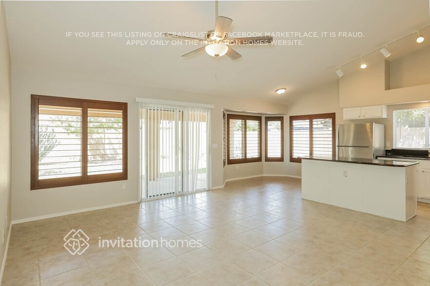 Building Photo - 4558 E Via Dona Rd