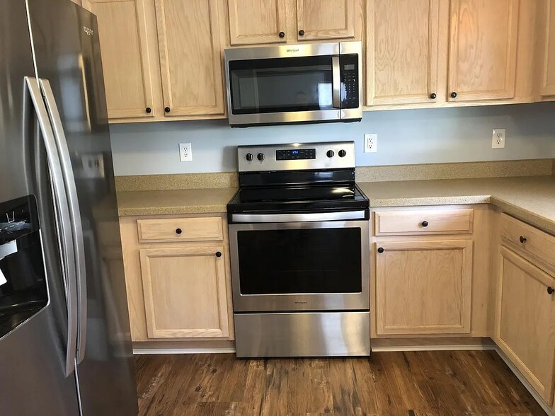 Building Photo - 12186 Split Granite Dr