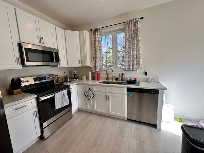 Building Photo - 301 Fenbrook Way