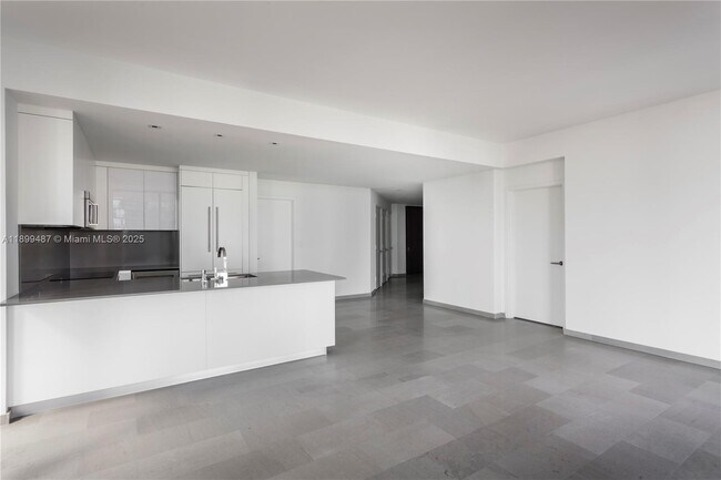 Building Photo - 88 SW 7th St