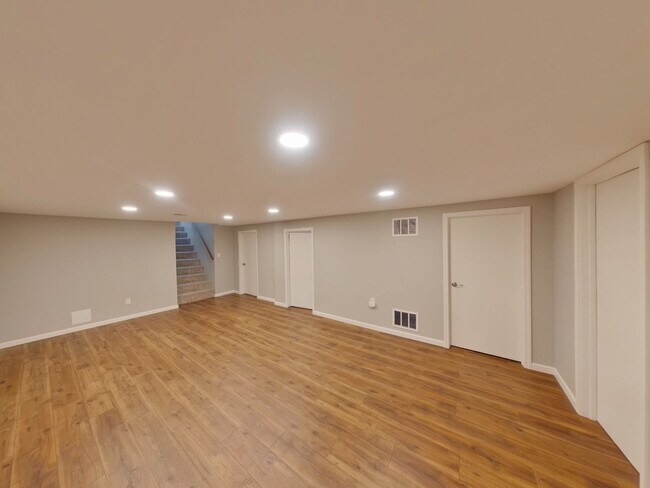 Building Photo - 3534 W 11th St N