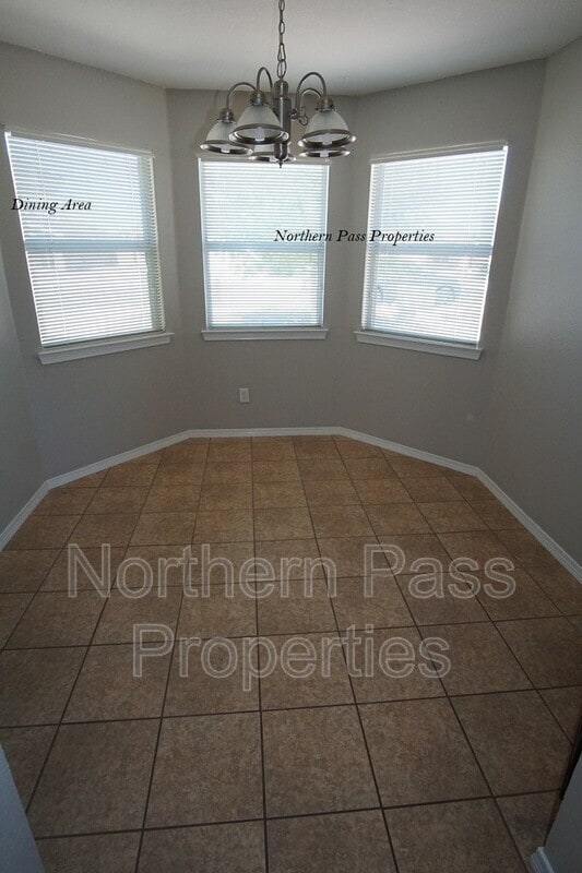 Building Photo - 807 Jaime St