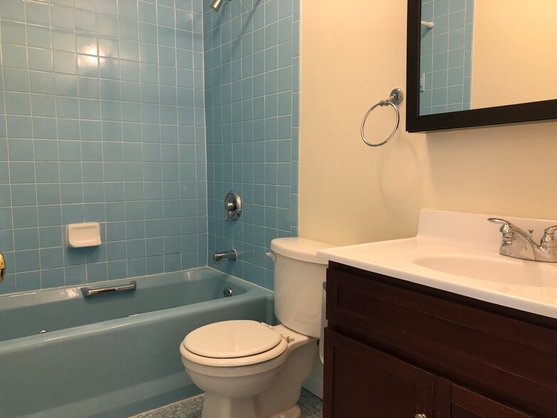 Building Photo - 184 Kings Hwy