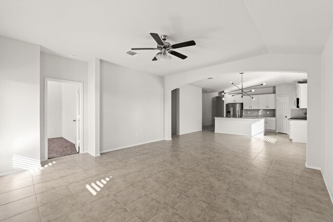 Building Photo - Beautiful 4bed/2 bath