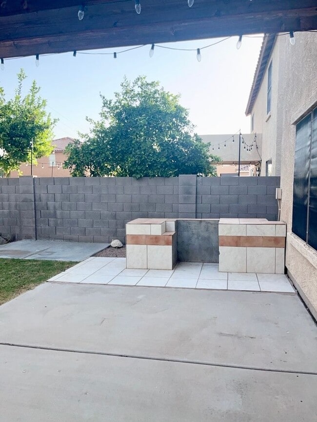 Building Photo - Perfect Location 202 & Guadalupe