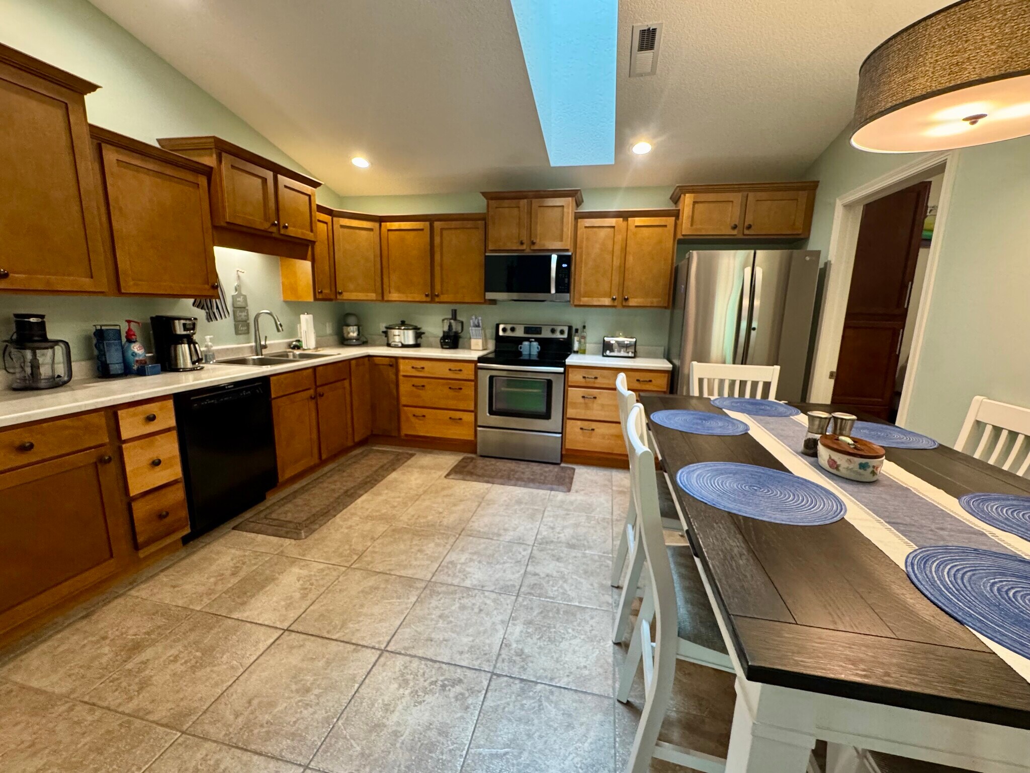 Building Photo - 4102 Creek Hill Dr