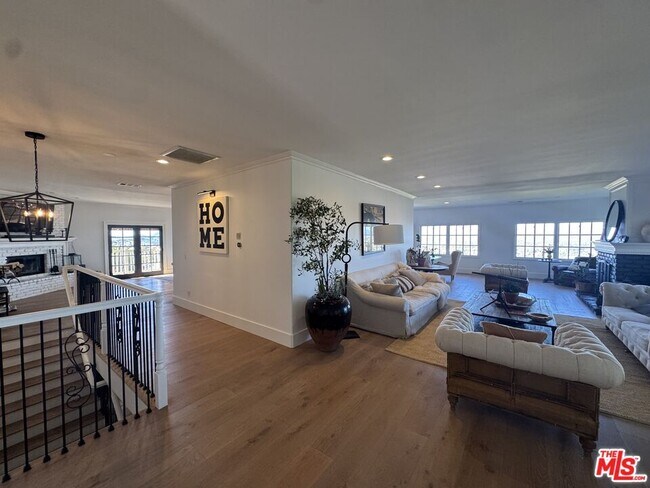 Building Photo - 456 S McKnight Rd