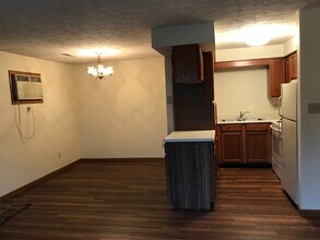 Building Photo - 218 Park Dr