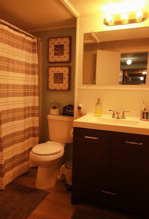 Bathroom - 510 W 37th St