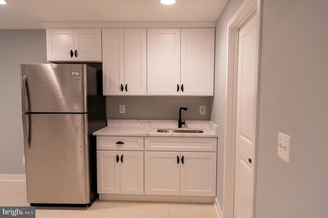 Building Photo - 706 Longfellow St NW