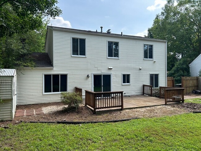 Building Photo - Wonderful 4 bed, 2.5 bath Single Family Ho...