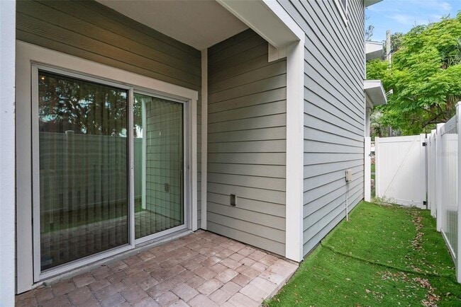 Building Photo - 730 Cordova Dr