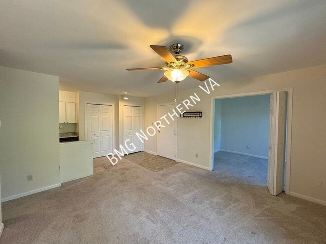 Building Photo - 5819-E Rexford Dr-