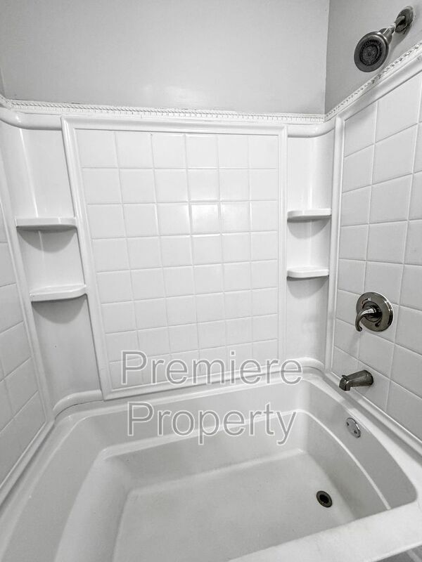 Building Photo - 4311 N Spruce Ave