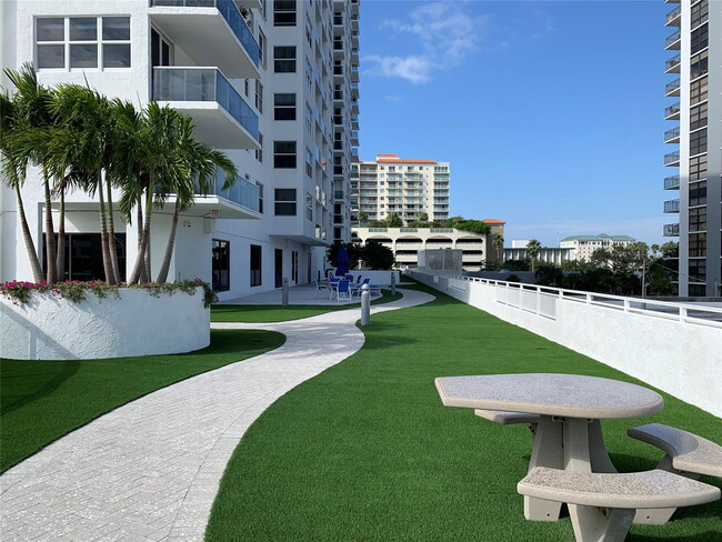 Building Photo - 3015 N Ocean Blvd